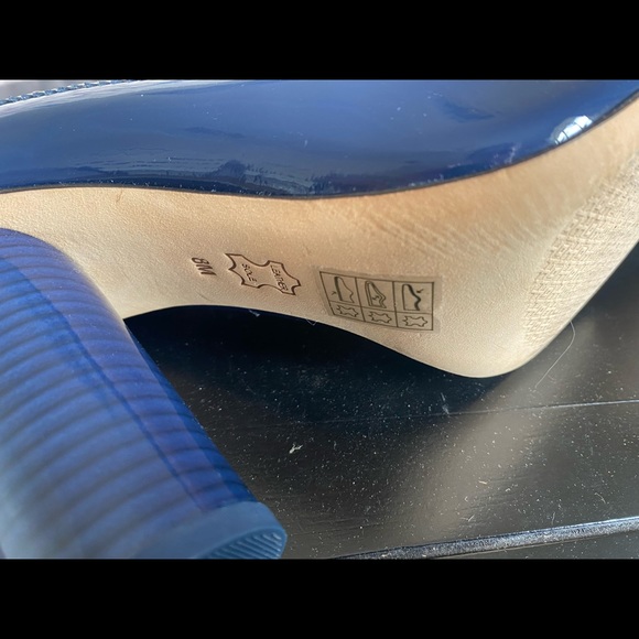 Tory Burch ‘Cambridge’ High Heel - Picture 6 of 6
